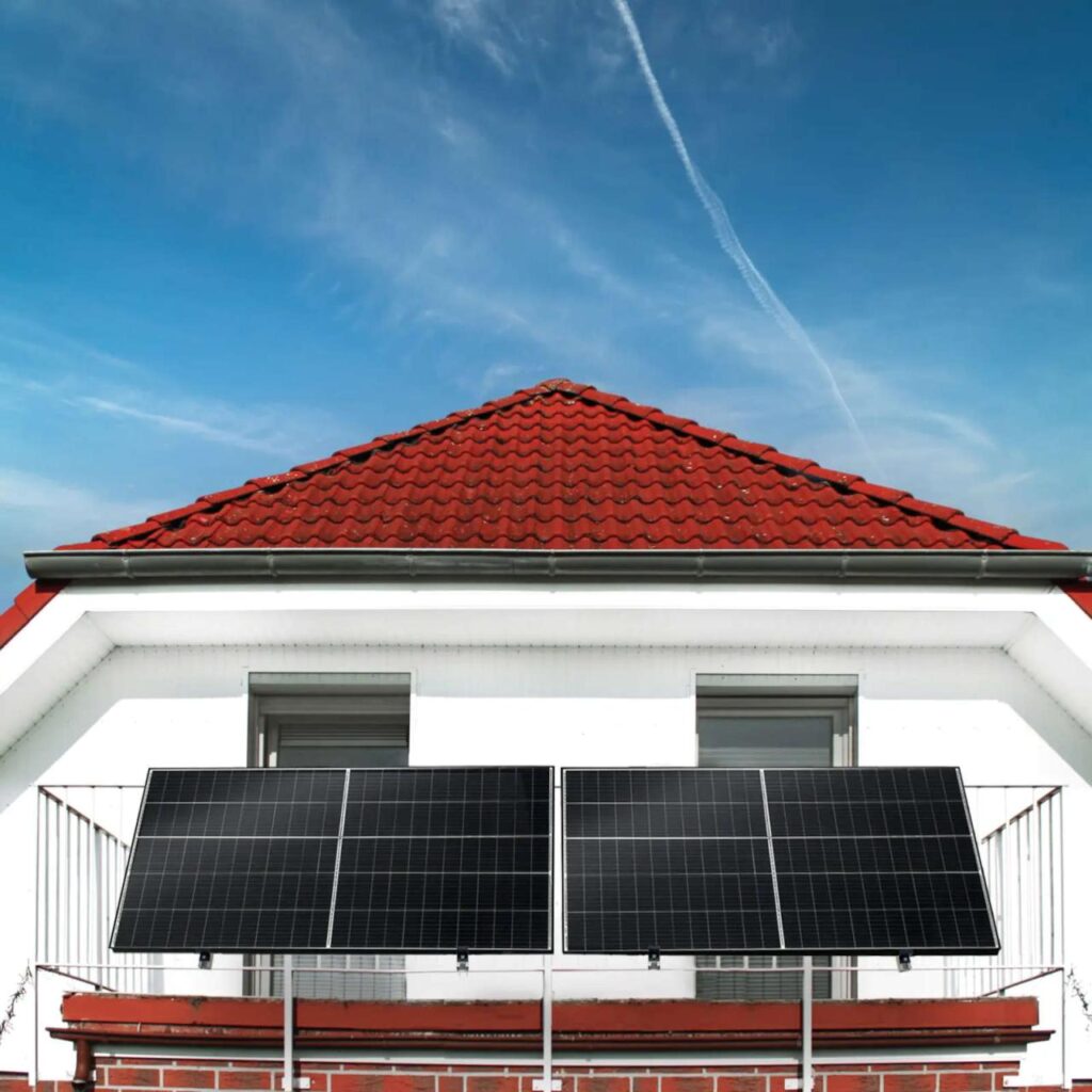 Priwatt Balkonkraftwerk priBalcony 45° Duo Paket 2x 385 Wp/600 W Solaranlage für Balkone 45° inkl. 10 m Anschlusskabel, Wechselrichter Hoymiles